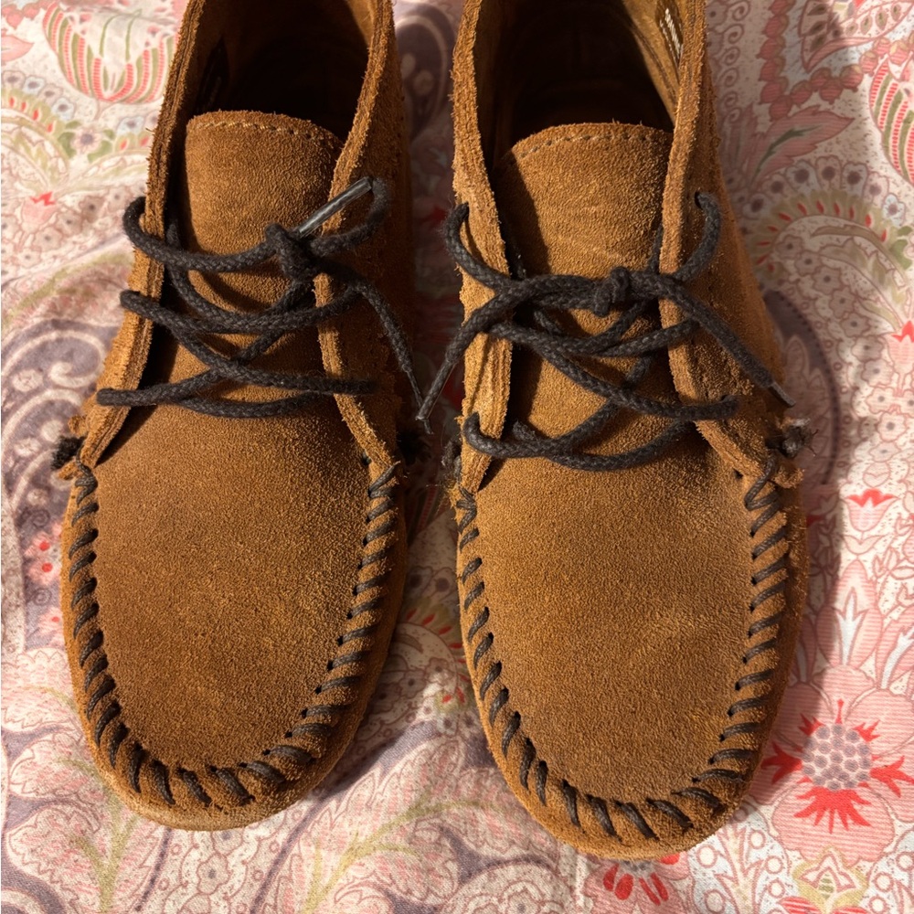 Minnetonka Brown Suede Chukka Boots